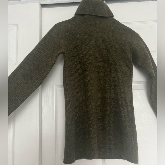 Banana Republic turtleneck - Picture 1 of 3
